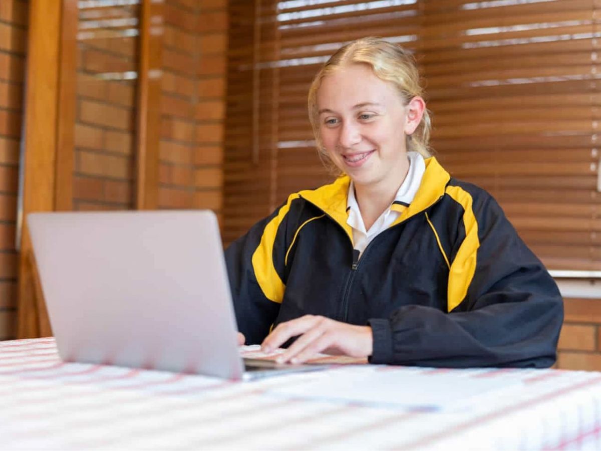 Teenage-student-on-laptop-studying